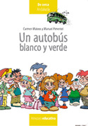 UN AUTOBUS BLANCO Y VERDE