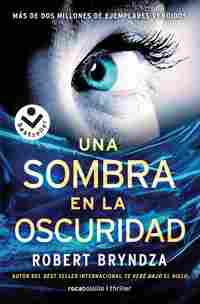 UNA SOMBRA EN LA OSCURIDAD